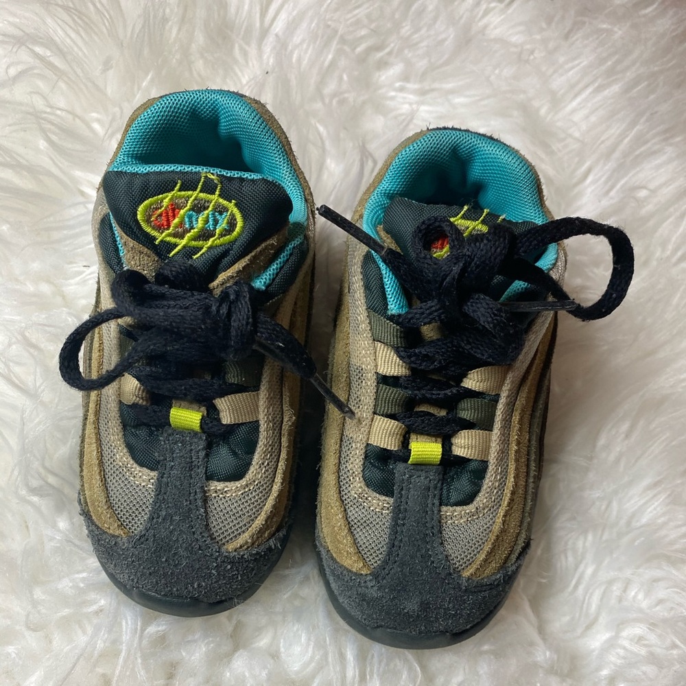 Boys’ Nike Airmax